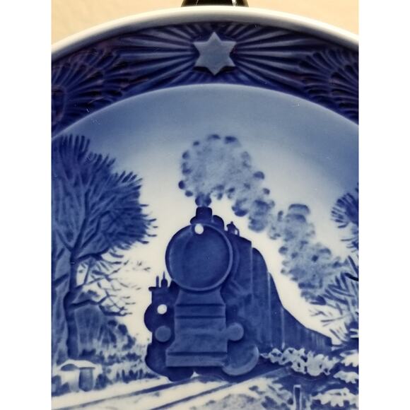 Royal Copenhagen Going Home for Christmas 1973 Plate Porcelain Denmark Vintage - Picture 10 of 12